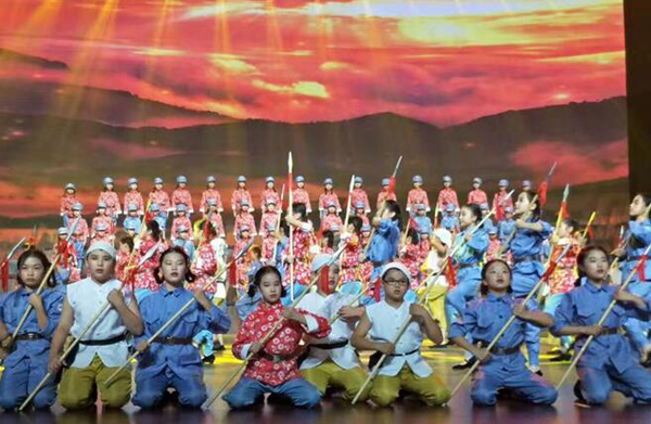 军歌唱响英雄城主题文艺晚会在南昌举行