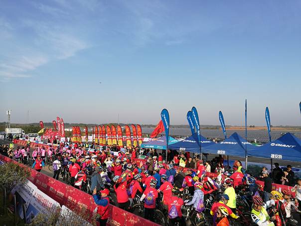 2017江西首届红色骑行活动在奉新启动 近千名骑友参加