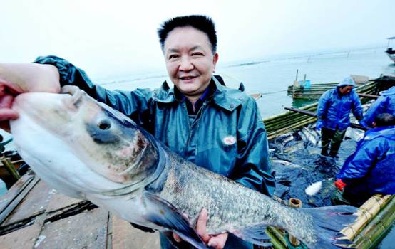 江西鄱阳：渔民喜丰收 回家过大年