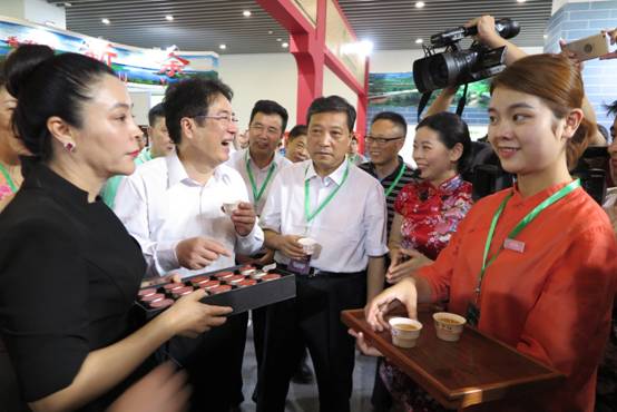 江西茶·香天下--2018年中国（南昌）国际茶业博览会吸引195家省内茶企、85家省外茶企、10家境外茶企参展
