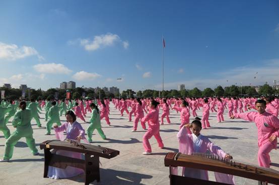 全球千余名太极爱好者在江西广昌县共舞太极