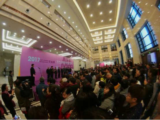 2017艺术江西国际博览会盛大开幕 赵力平巡馆