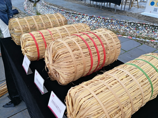景德镇市古窑举办系列陶瓷文化非遗活动 陶瓷传统稻草包装吸引众人观