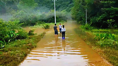洪水无情人有情：浮梁县兴田乡干部群众团结协作、众志成城，抗洪抢险