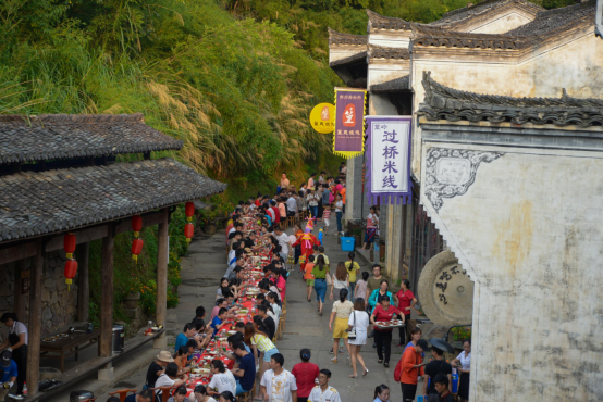 夜游古村，篁岭百米长街宴请千人